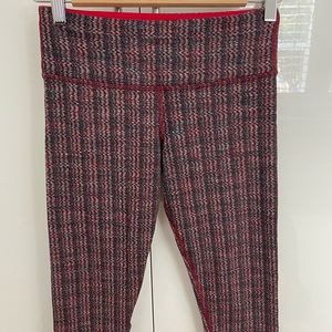 Lululemon Crop Wunder Under - size 6